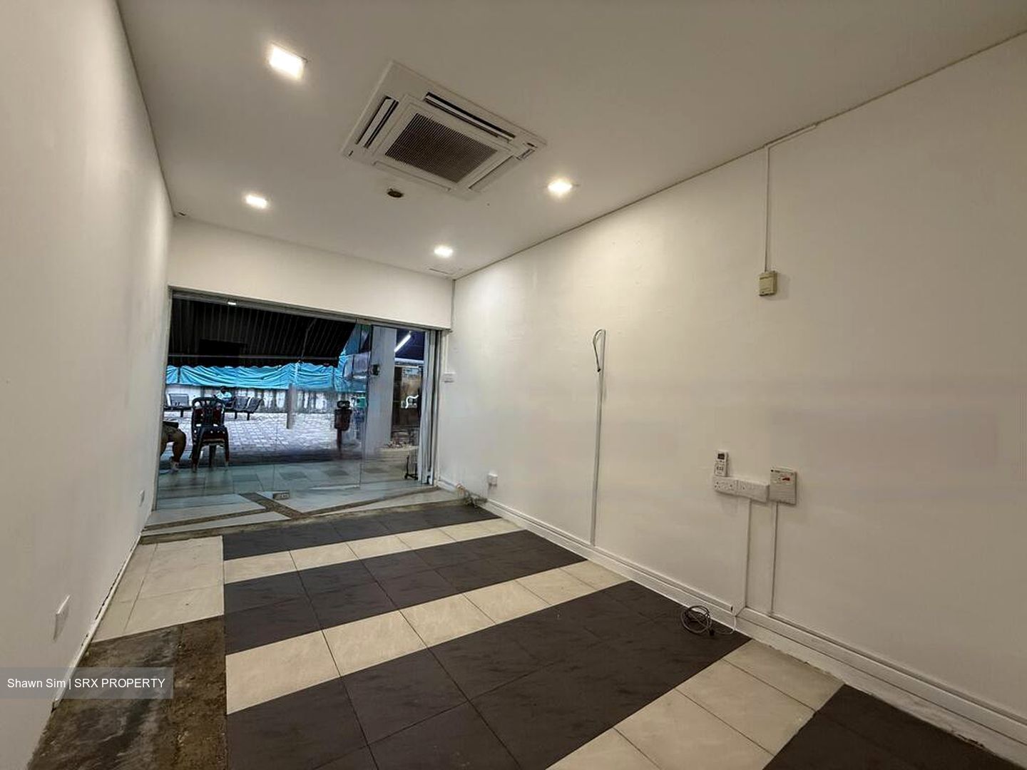 Chong Pang City (D27), Shop House #567472671